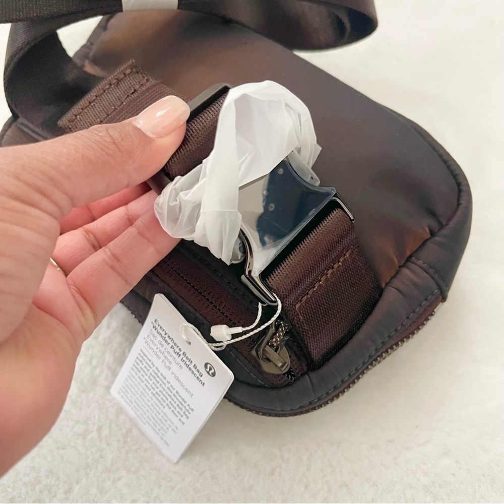 Lululemon Everywhere Belt Bag Wunder Puff Iridescent - Picture 9 of 12